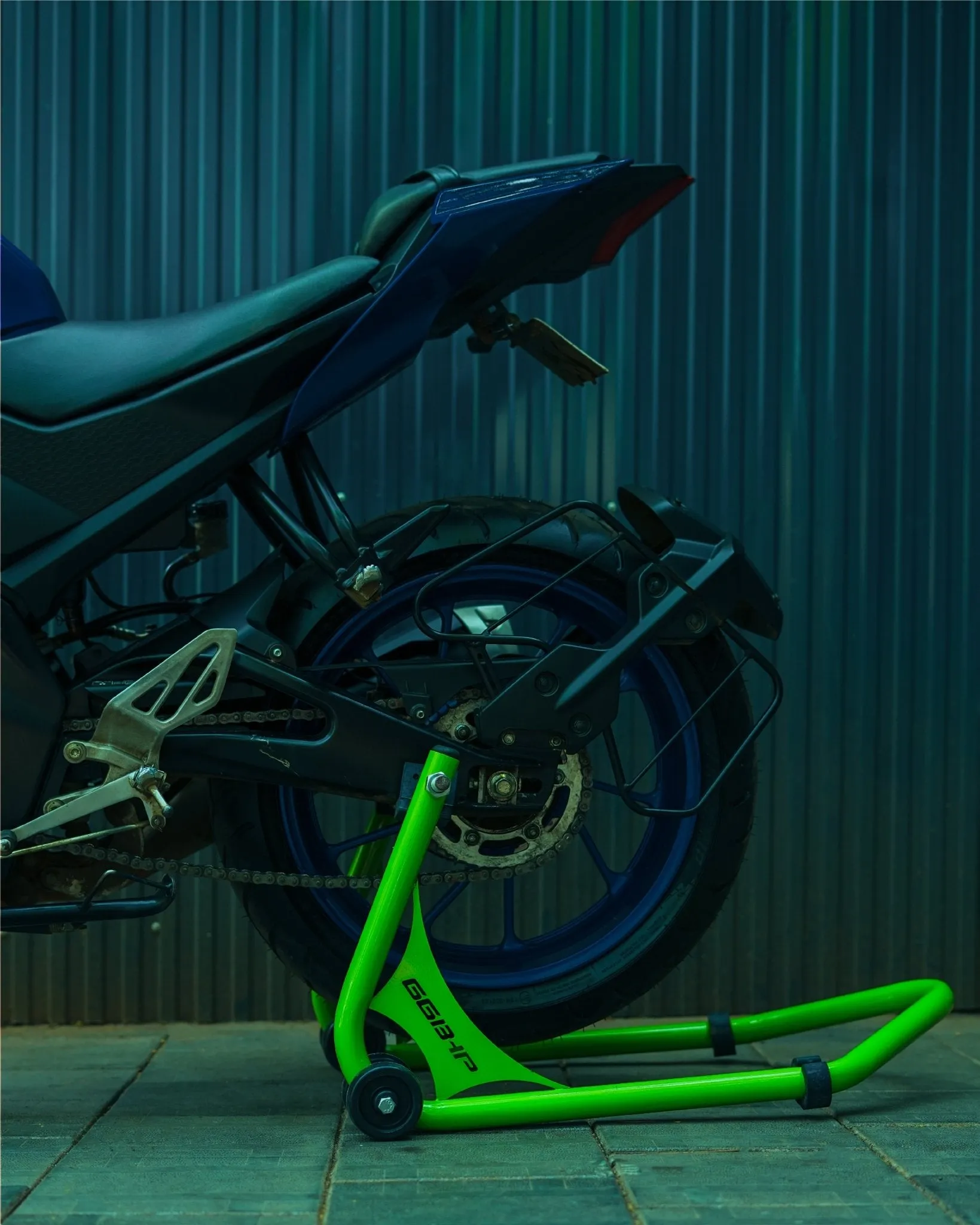 66BHP Universal Motorcycle Paddock Stand