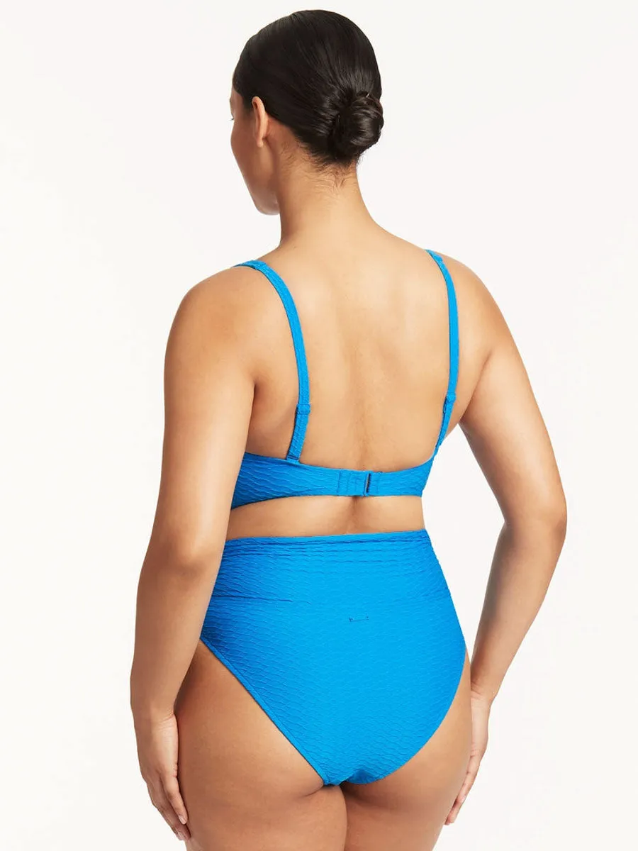 Honeycomb Cross Front Multift Top in Capri