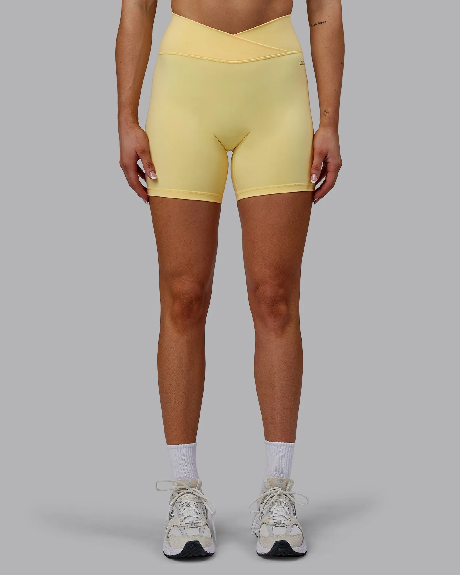 Sara Strike Cross Over Waist Mid Short Tights - Sunflower