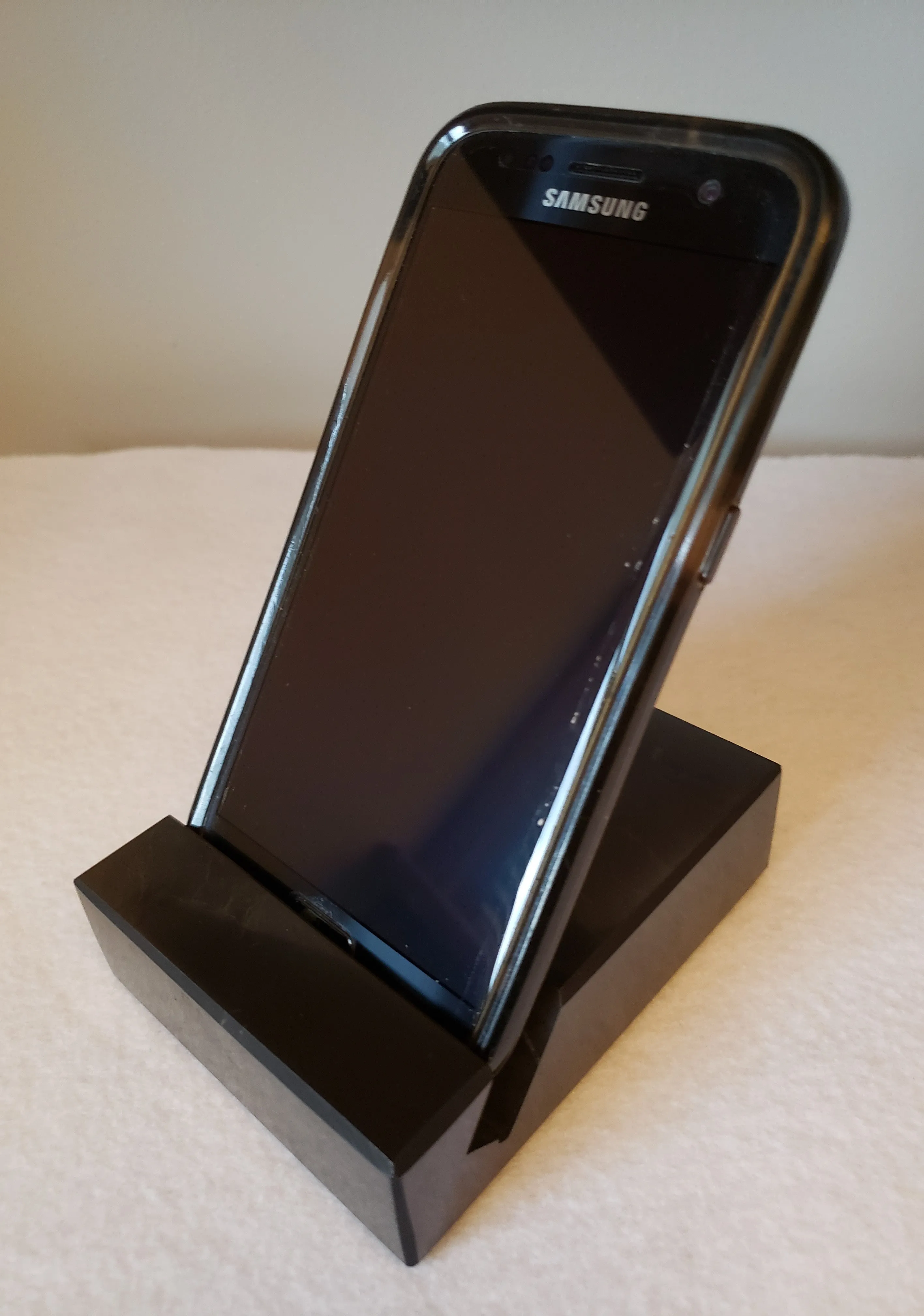 Shungite Cell Phone Protective Stand To Energetically Protects Against EMFs And Radiation.